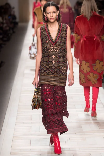 Look 13